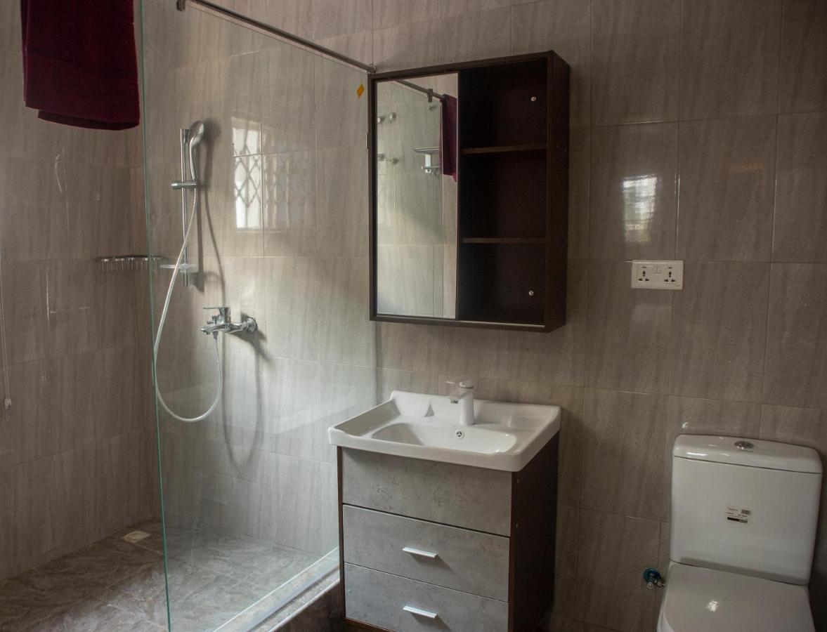 Kislas Luxury Hotel Adenta Exterior foto